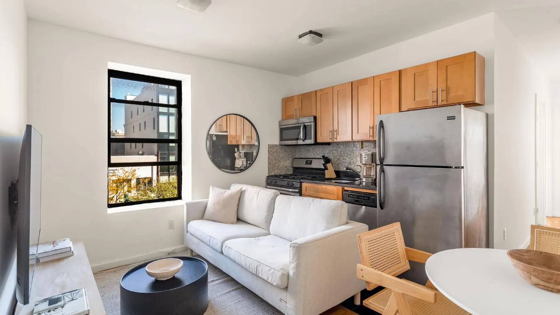 Spacious 3Bedroom 1Bath In The Heart Of The Lower East Side Near Iconic Nyc Landmarks New York