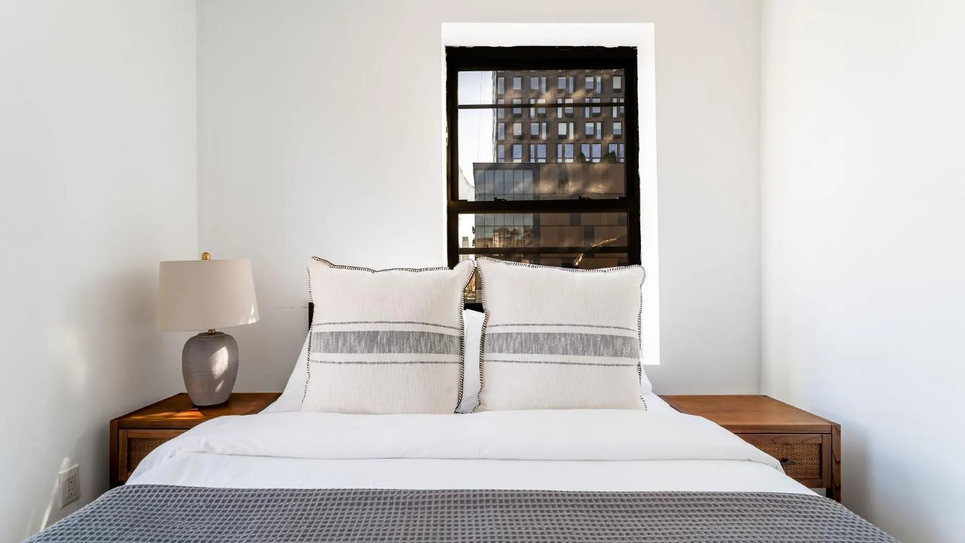 Apartment Spacious 3Bedroom 1Bath In The Heart Of The Lower East Side Near Iconic Nyc Landmarks New York USA