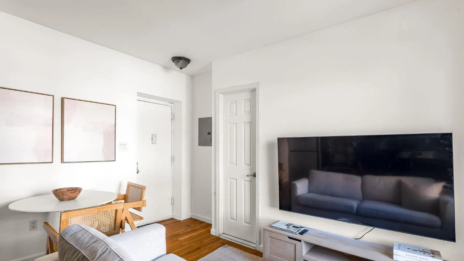 Spacious 3Bedroom 1Bath In The Heart Of The Lower East Side Near Iconic Nyc Landmarks New York